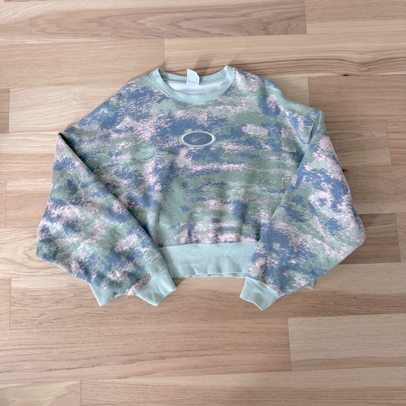 Nike Camouflage oversized Cropped Pullover Sweatshirt size Small - Picture 2 of 8